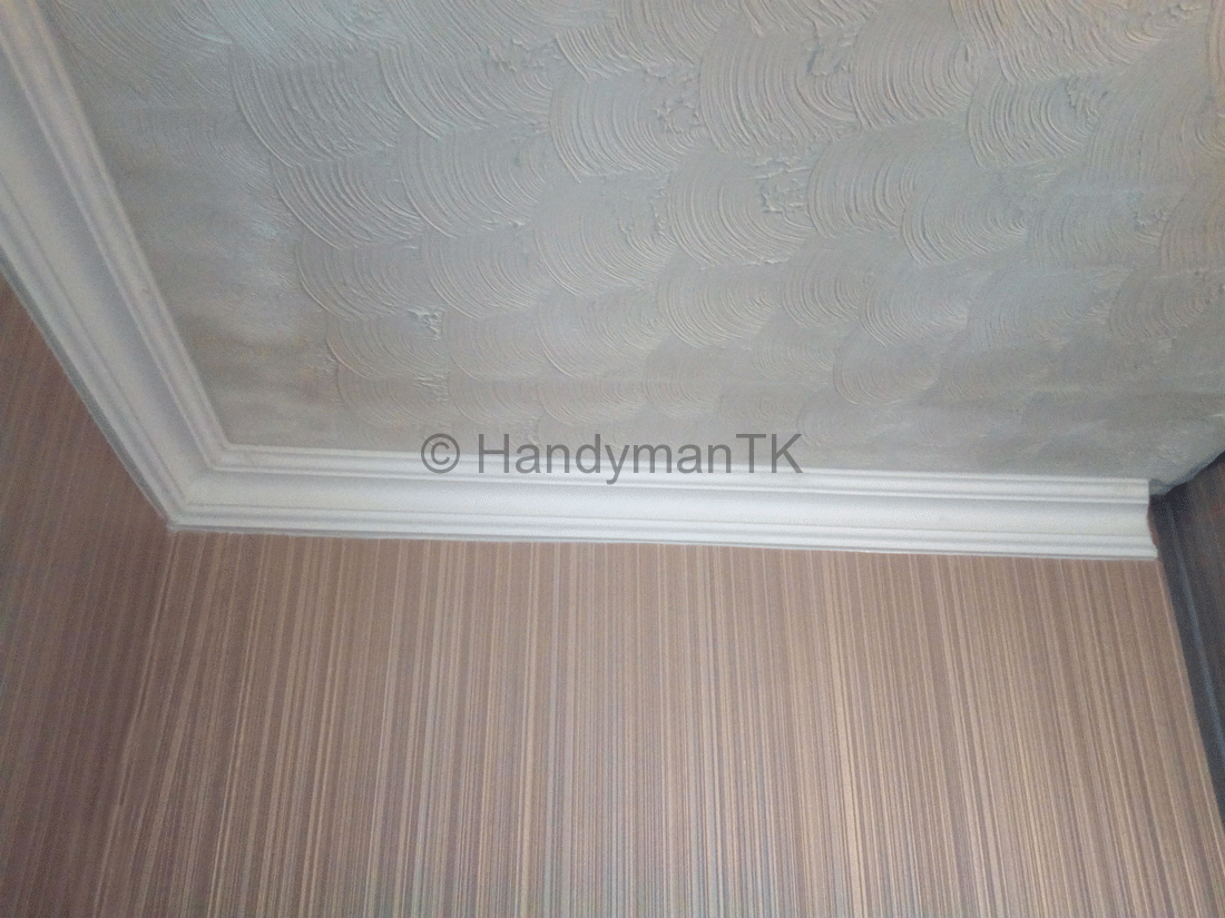 Textured ceiling and cornice
